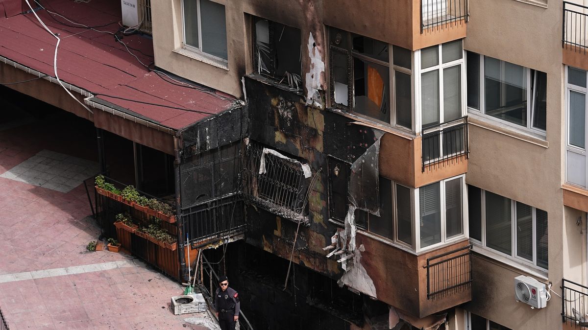 Při požáru budovy v Istanbulu zemřelo podle tureckého tisku 27 lidí